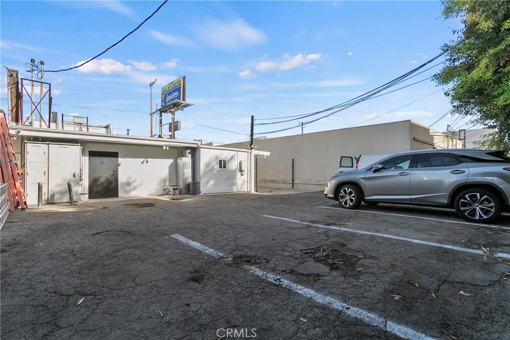 22520 Ventura Boulevard Property Photo 26