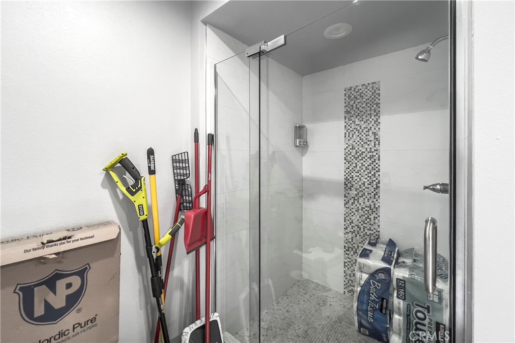 22520 Ventura Boulevard Property Photo 28