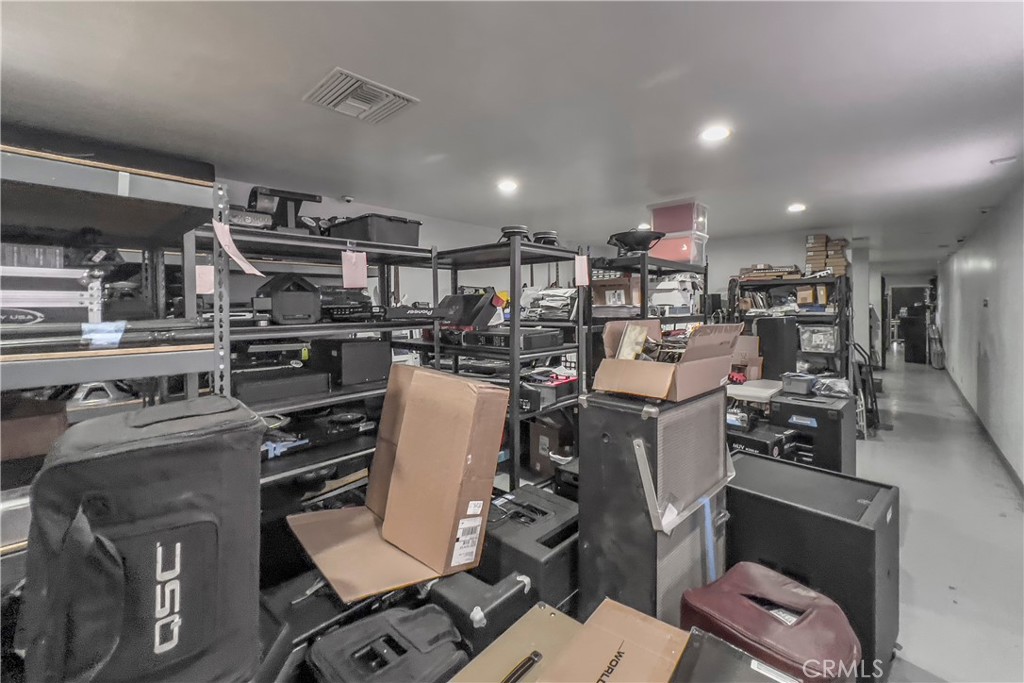 22520 Ventura Boulevard Property Photo 29