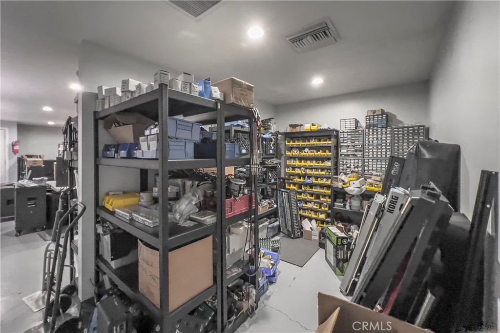 22520 Ventura Boulevard Property Photo 30