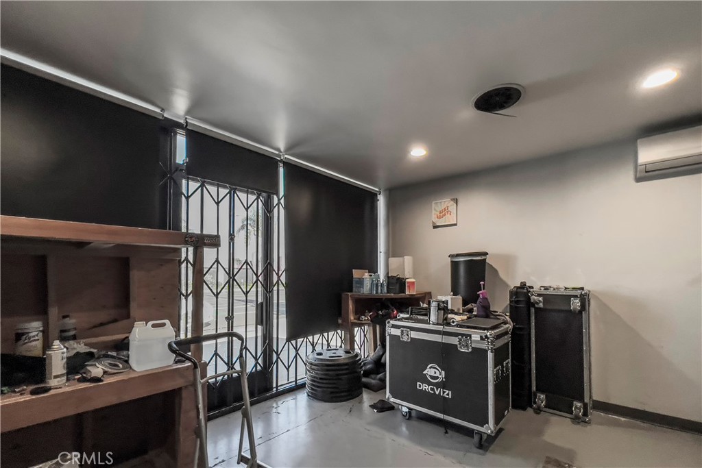 22520 Ventura Boulevard Property Photo 34