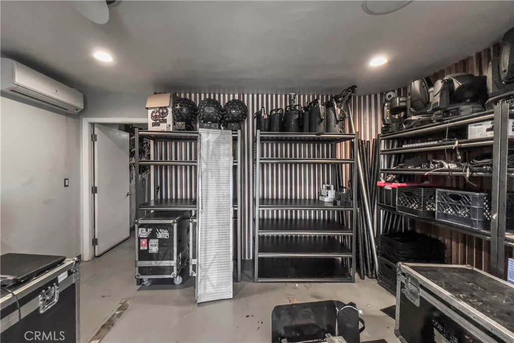 22520 Ventura Boulevard Property Photo 35