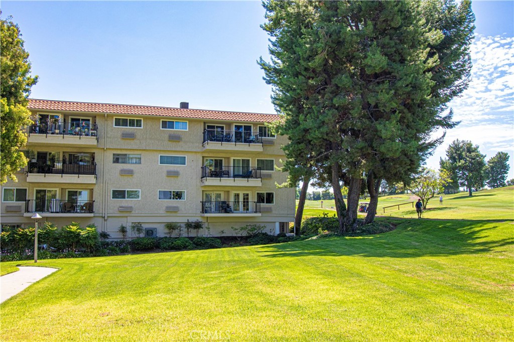 2391 Via Mariposa W 3a Property Photo 2