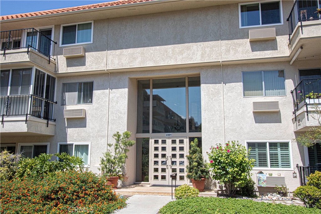 2391 Via Mariposa W 3a Property Photo 3