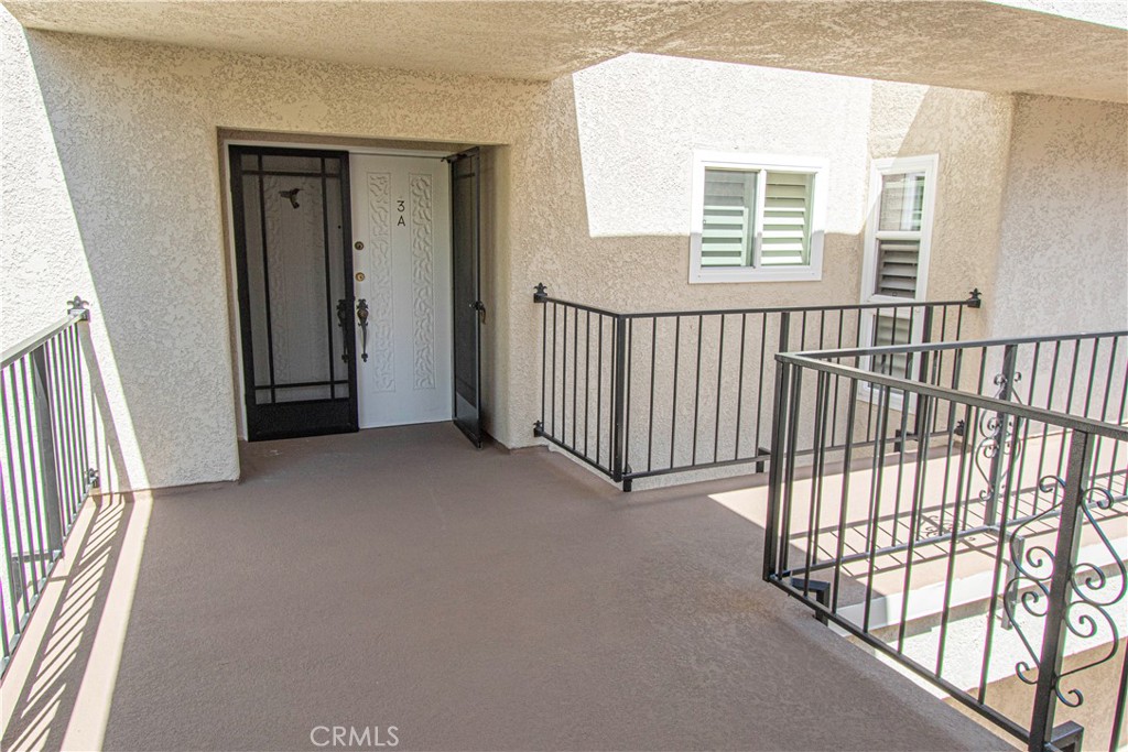 2391 Via Mariposa W 3a Property Photo 4