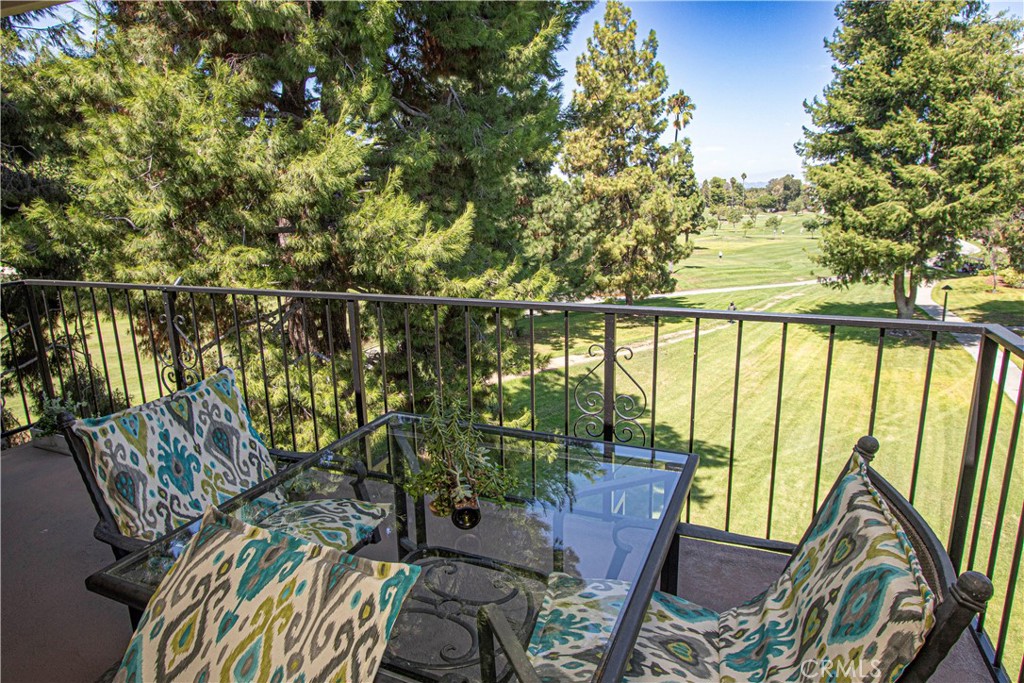 2391 Via Mariposa W 3a Property Photo 6