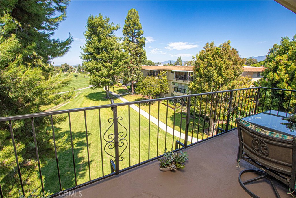 2391 Via Mariposa W 3a Property Photo 7