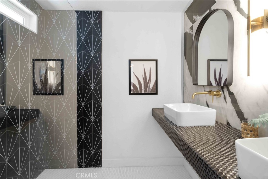 62044 Valley View Circle Property Photo 5