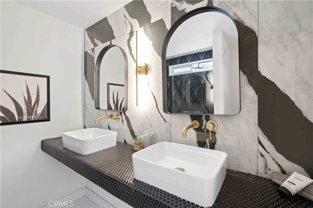 62044 Valley View Circle Property Photo 6