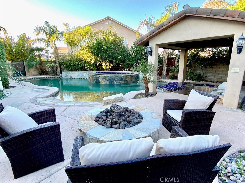 48482 Red Mountain Place Property Photo 1