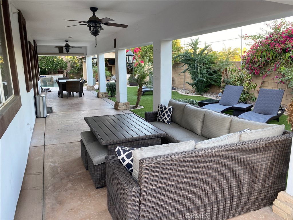 48482 Red Mountain Place Property Photo 3