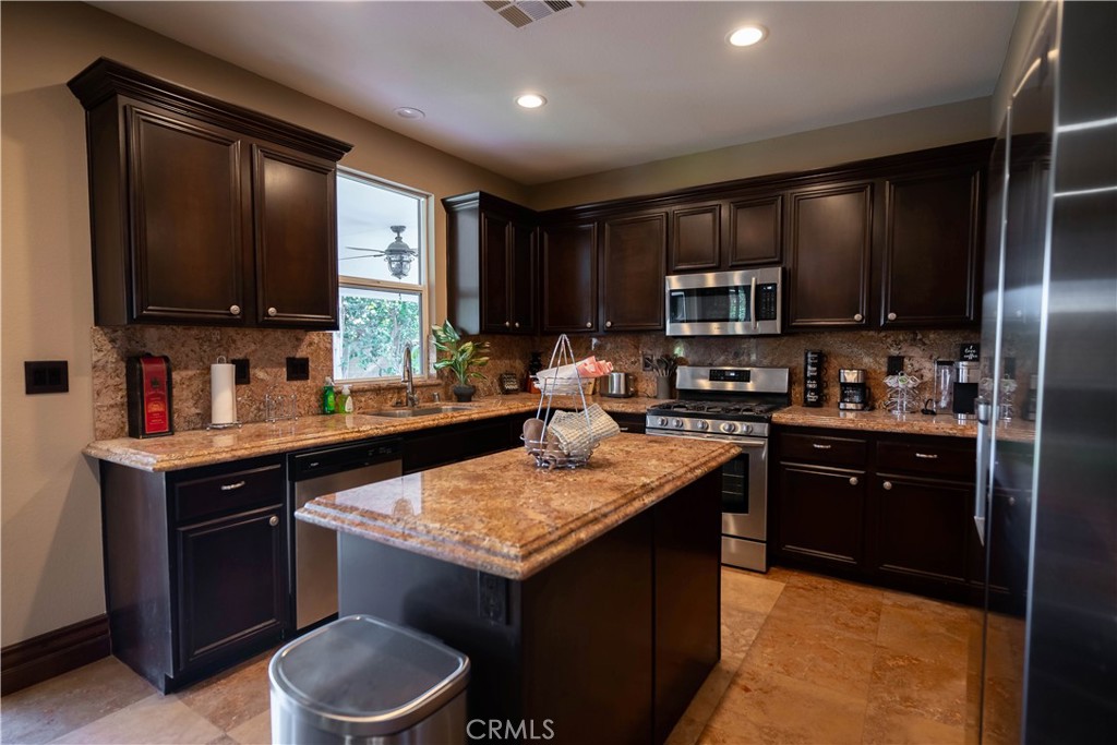 48482 Red Mountain Place Property Photo 5