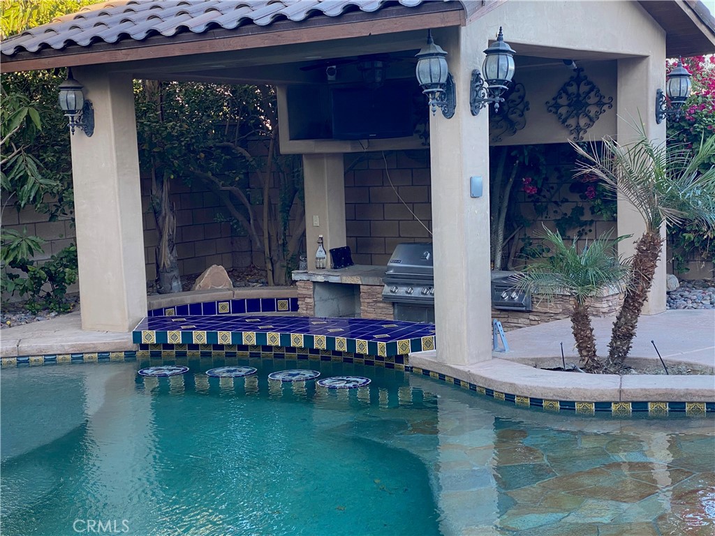 48482 Red Mountain Place Property Photo 8