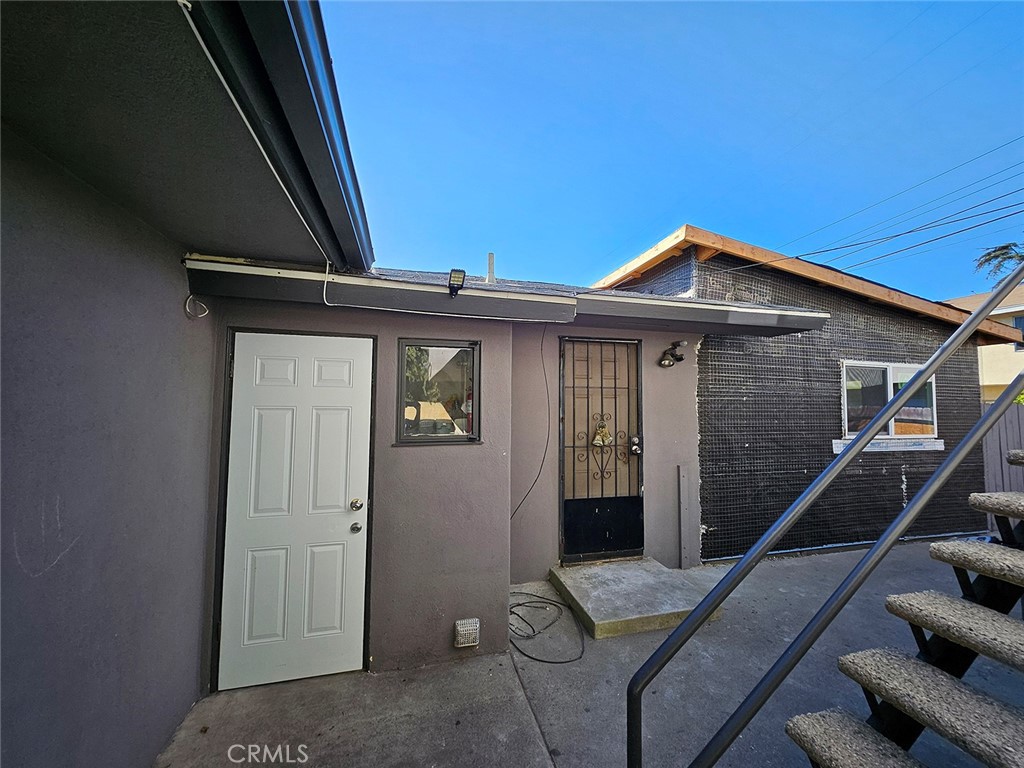 525 W Hampshire Avenue Property Photo 3