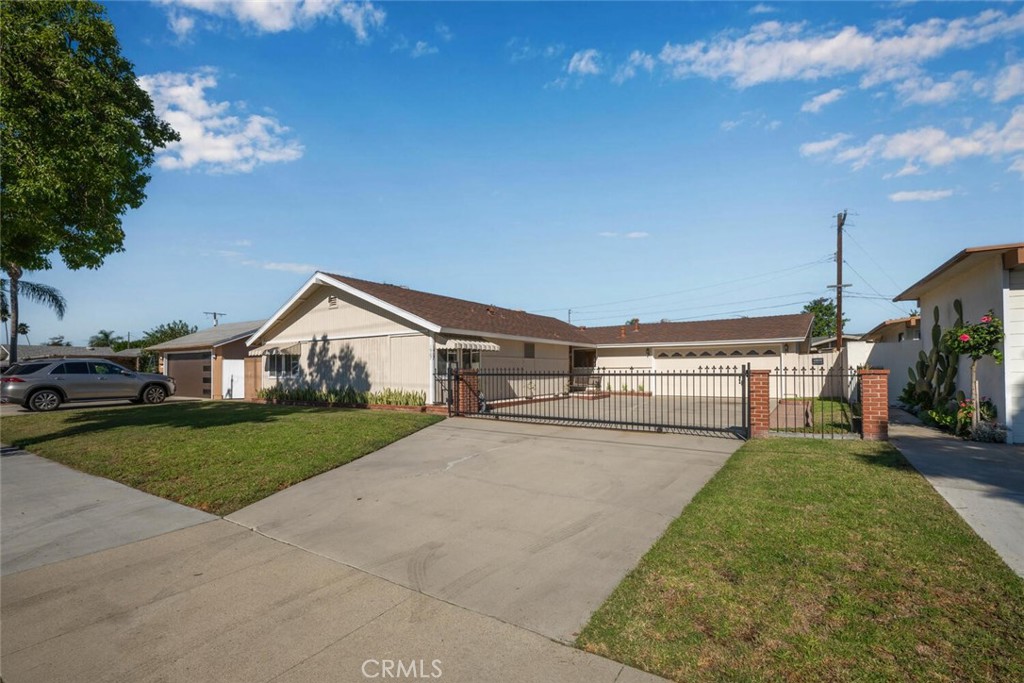 1907 W Orange Property Photo 3