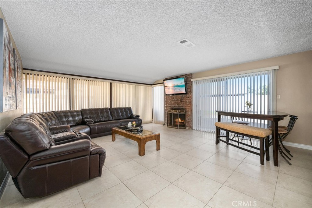 1907 W Orange Property Photo 5