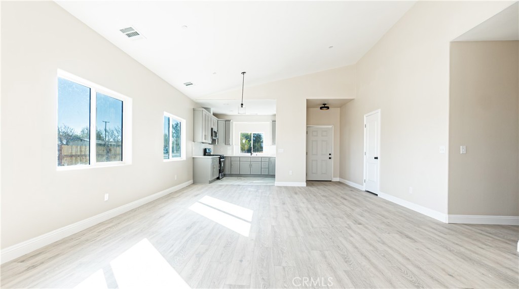 16390 Live Oak Street Property Photo 6