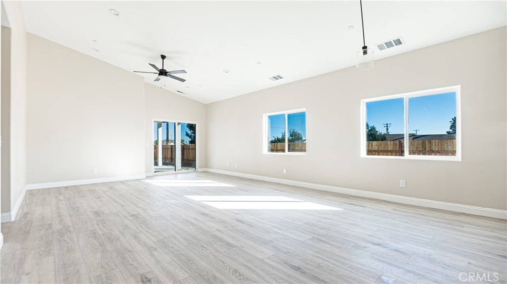 16390 Live Oak Street Property Photo 14
