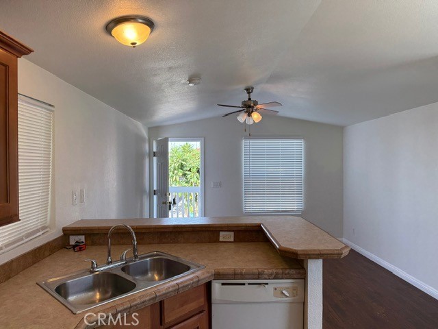 11101 Imperial Highway 48 Property Photo 5