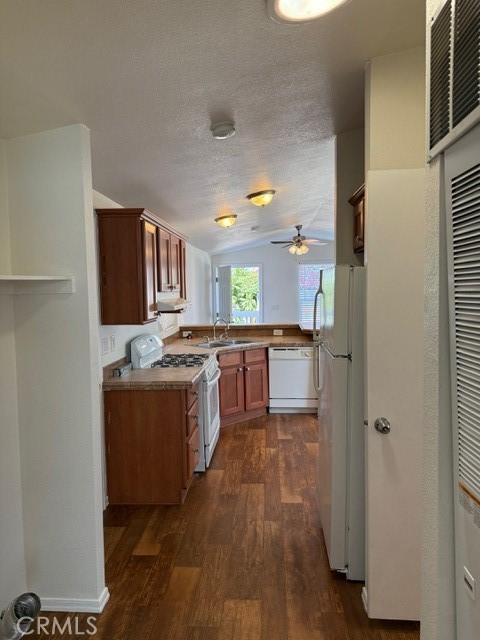 11101 Imperial Highway 48 Property Photo 10