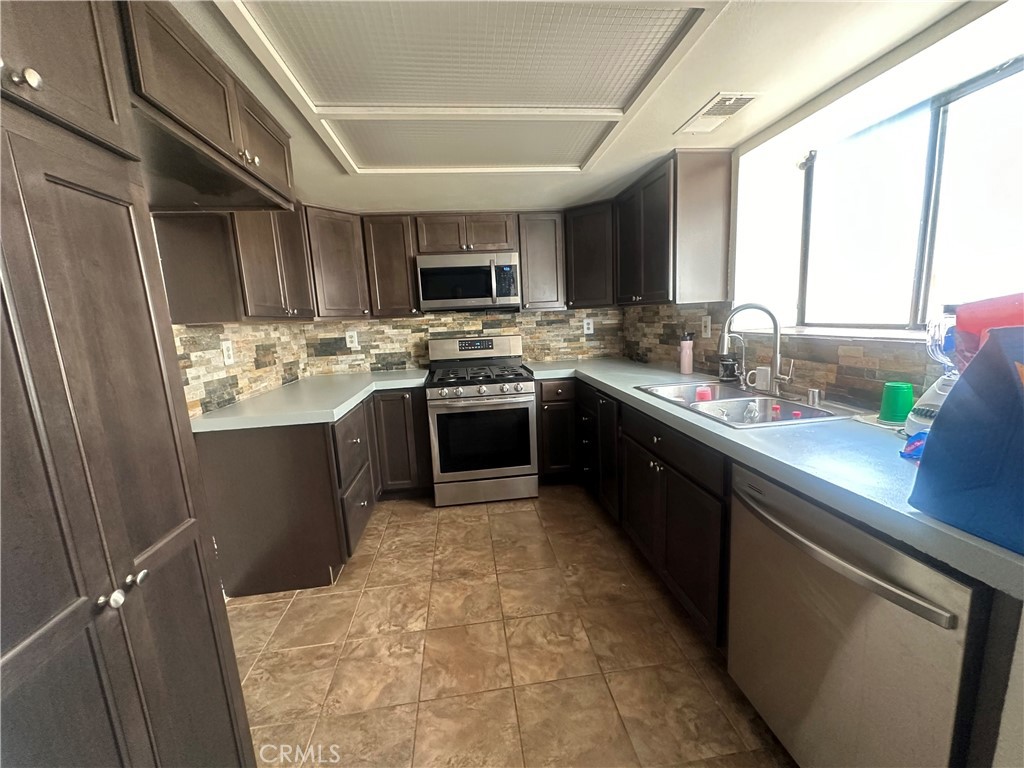 1221 W Avenue H4 Property Photo 4