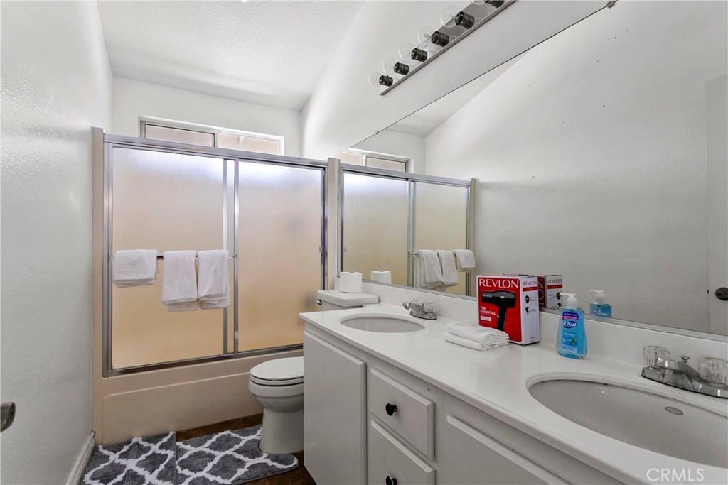 14033 Yorktown Court Property Photo 14