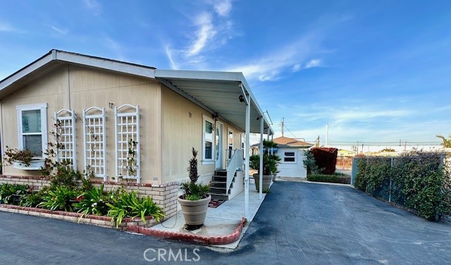 1660 Whittier Avenue 17 Property Photo 3