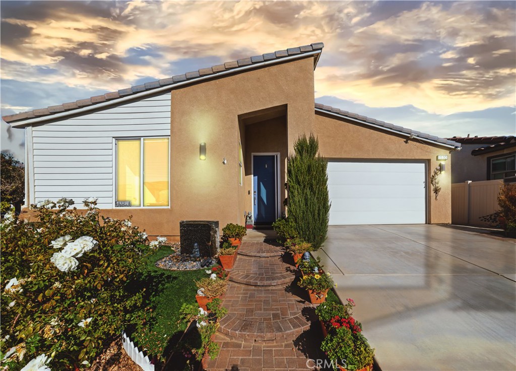 1530 Village Green Way Property Photo