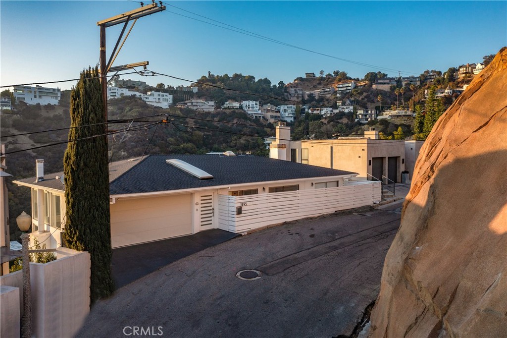 1893 Sunset Plaza Drive Property Photo 1