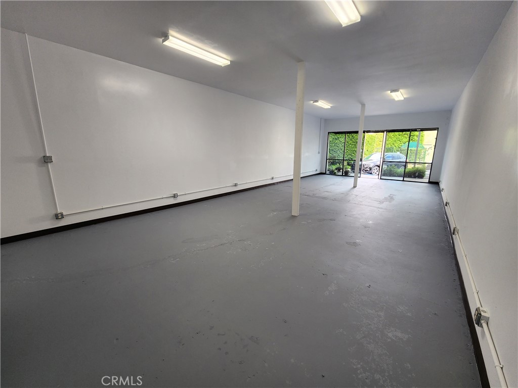 5012 S La Brea Avenue Property Photo 3