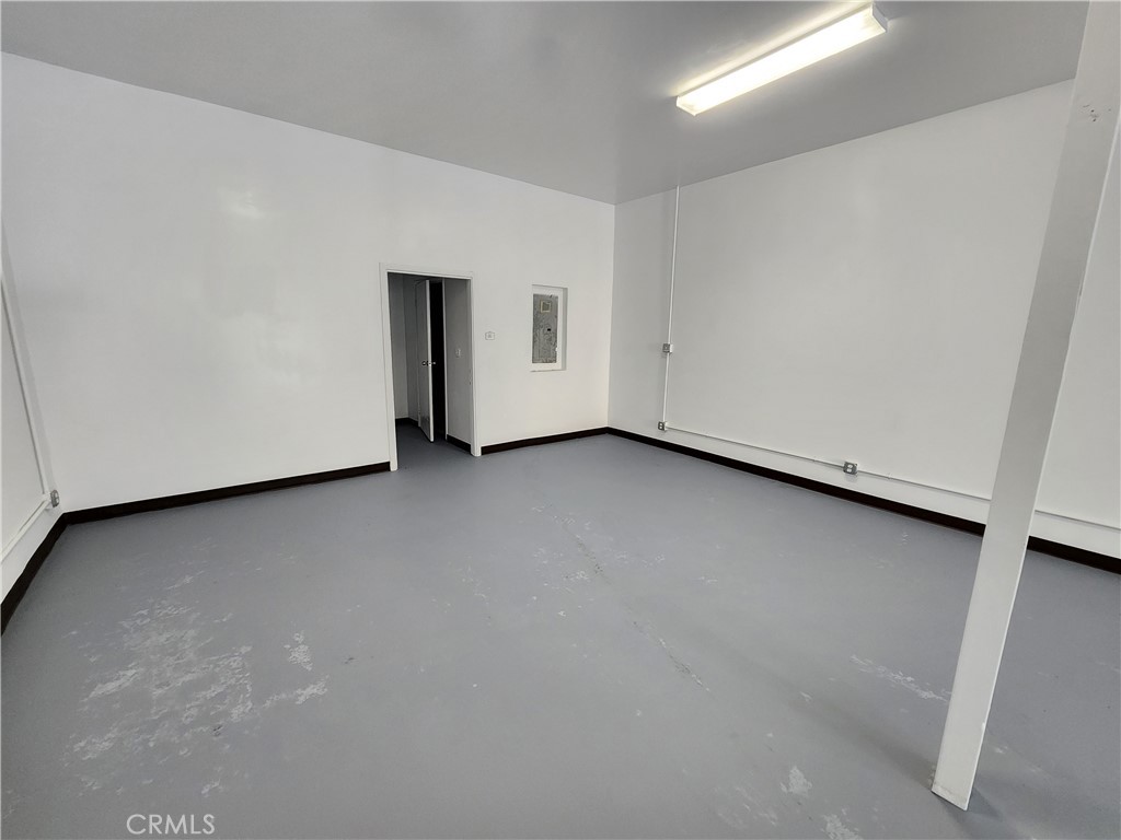 5012 S La Brea Avenue Property Photo 5