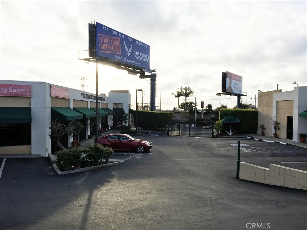 5012 S La Brea Avenue Property Photo 7