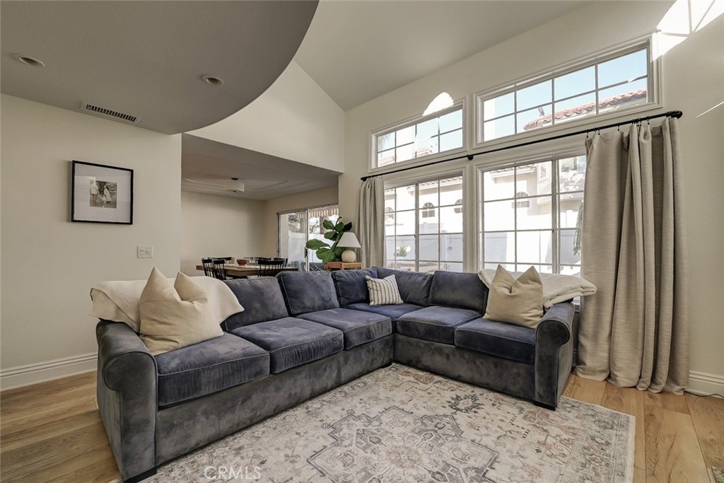 10 Buttercup Property Photo 1