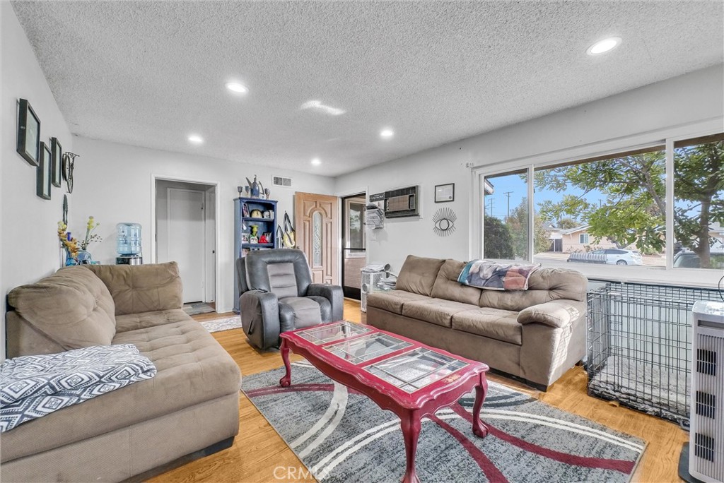 12609 Longleaf Drive Property Photo 4