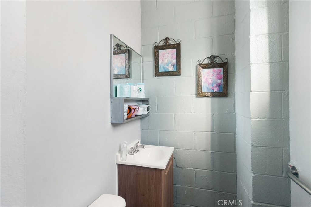 4355 Florence Avenue Property Photo 13