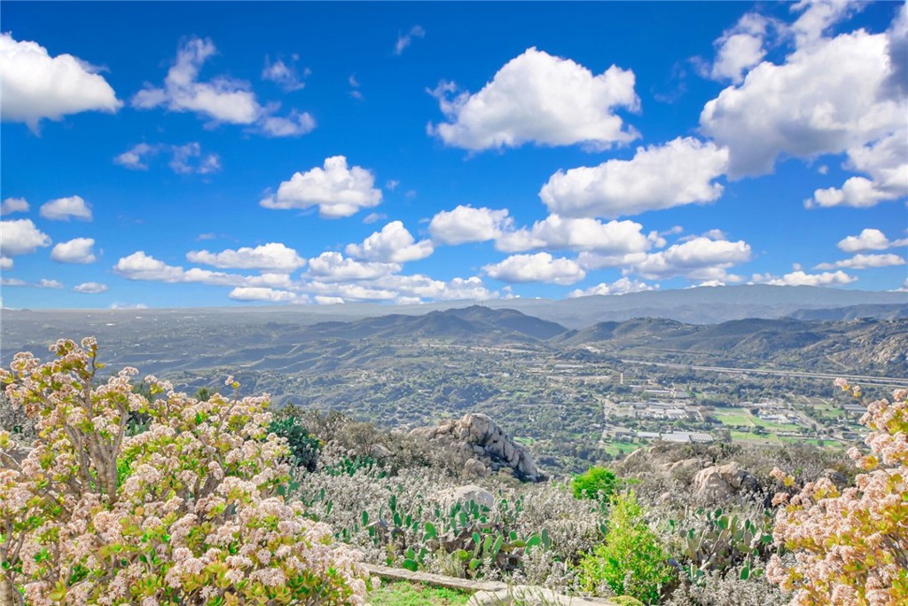 6750 Rainbow Heights Road Property Photo 13