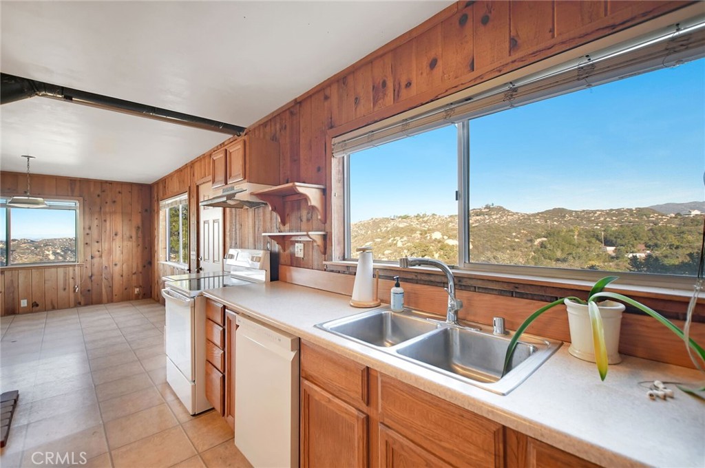 6750 Rainbow Heights Road Property Photo 21