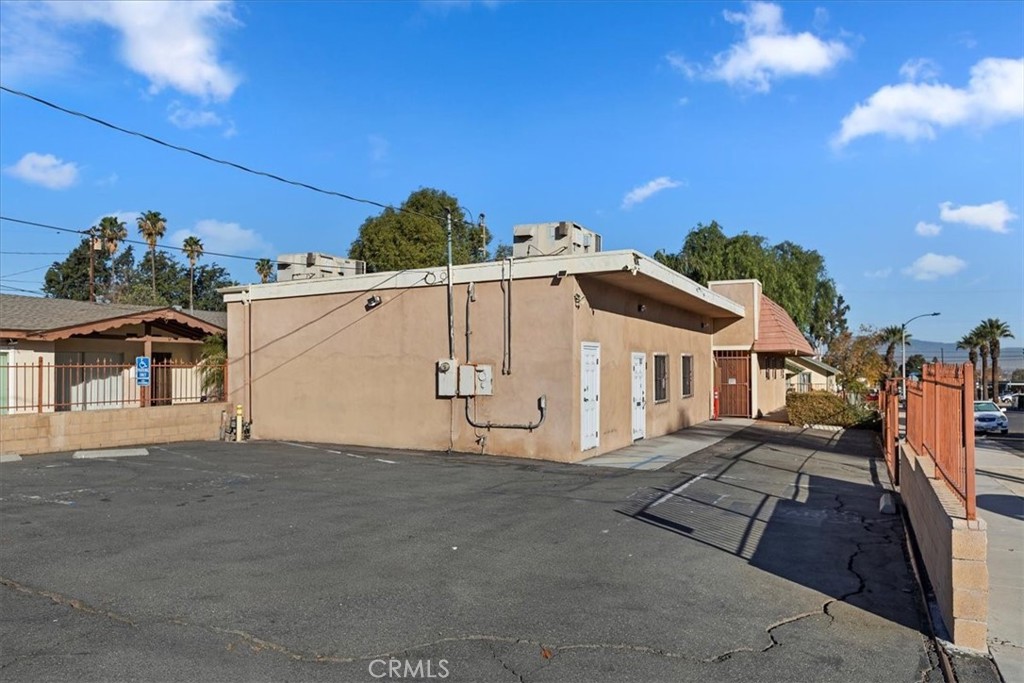 702 Crawford Street Property Photo 6