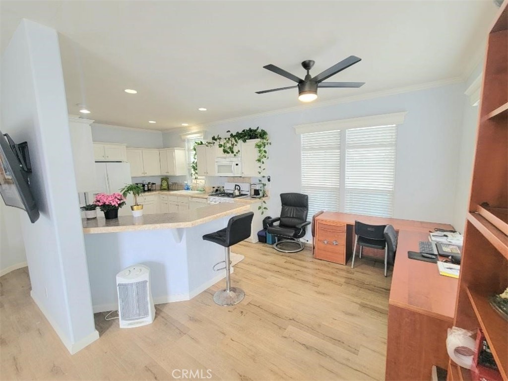 21851 Newland St 66 Property Photo 5