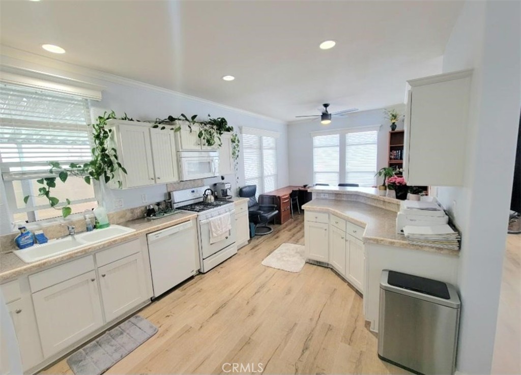 21851 Newland St 66 Property Photo 8