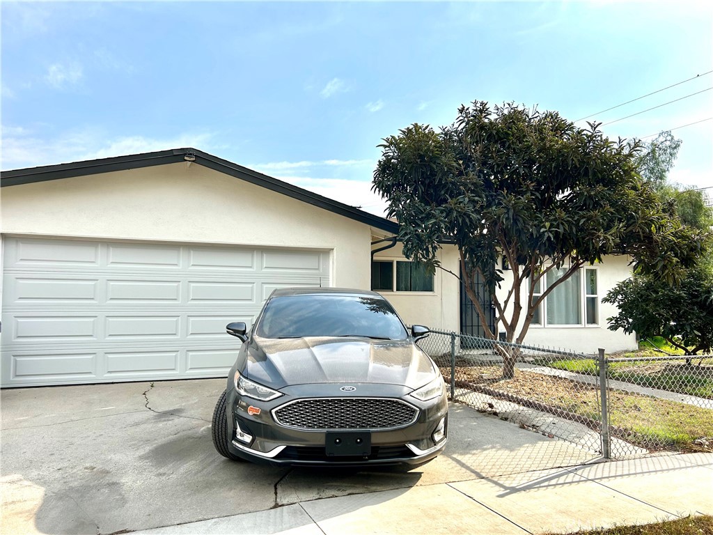 2037 W Lincoln Street Property Photo