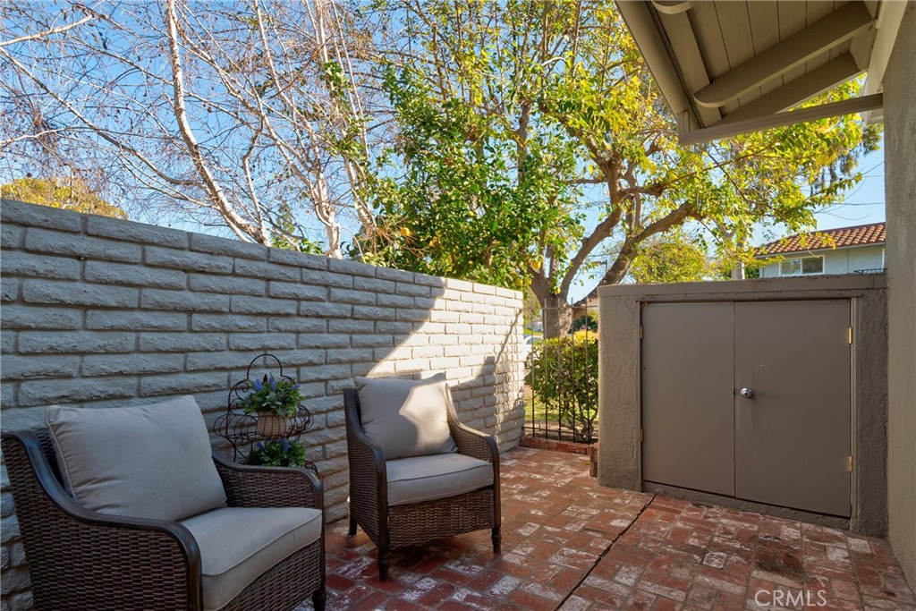 2351 Via Mariposa W A Property Photo 5