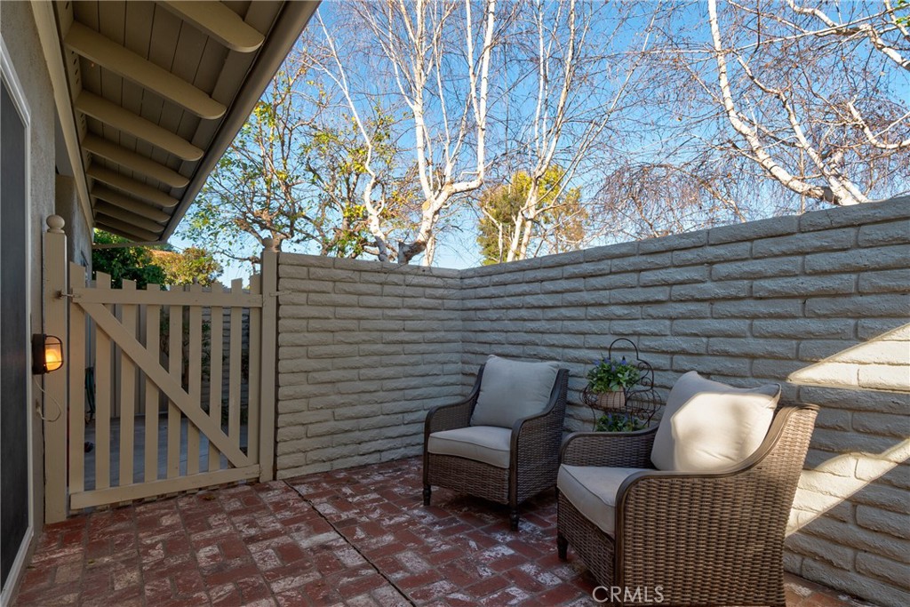 2351 Via Mariposa W A Property Photo 6