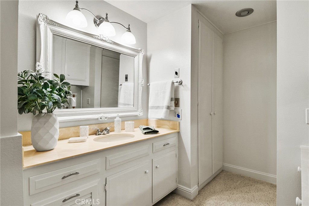 2351 Via Mariposa W A Property Photo 25