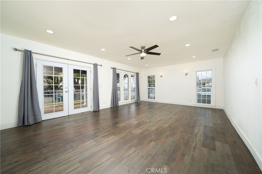 201 S Orange Avenue Property Photo 4