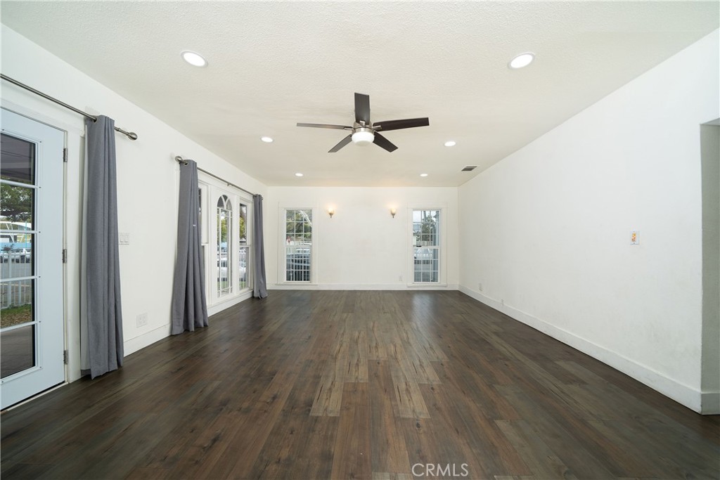 201 S Orange Avenue Property Photo 5