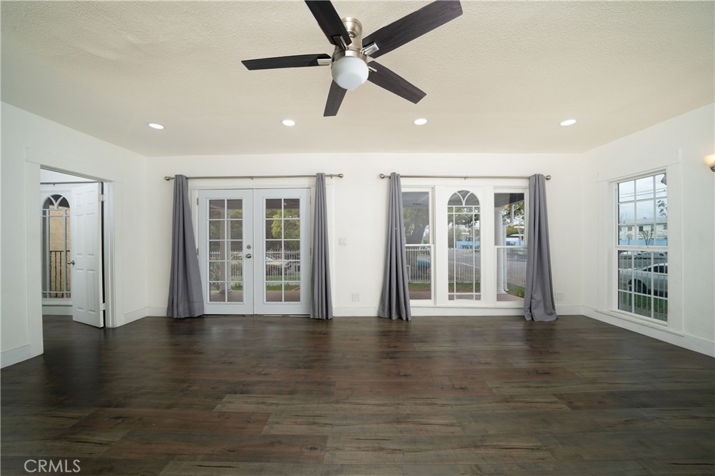 201 S Orange Avenue Property Photo 7