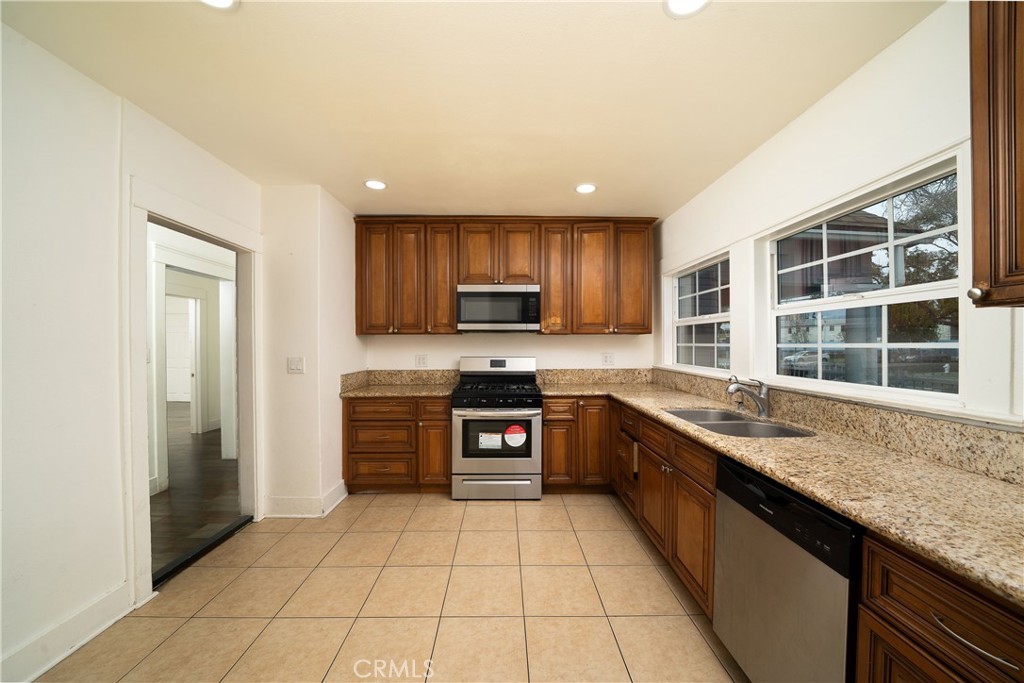 201 S Orange Avenue Property Photo 9