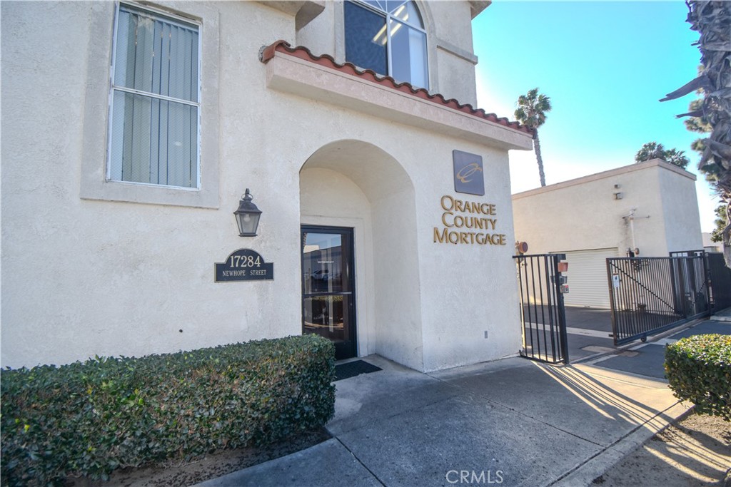 17284 Newhope Street Property Photo 4