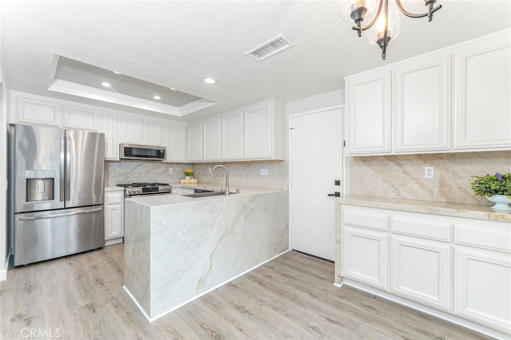24841 Vista Magnifica Property Photo 4
